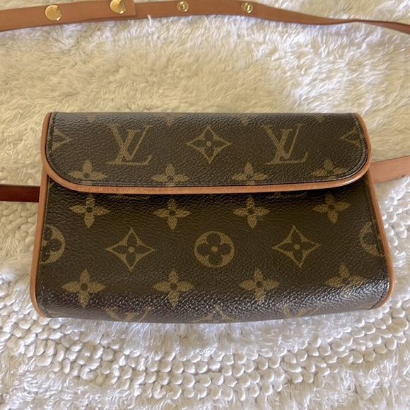 Louis Vuitton petit pouchet Florentine belt bag. Pre loved, authentic, w/COA. - Picture 7 of 15